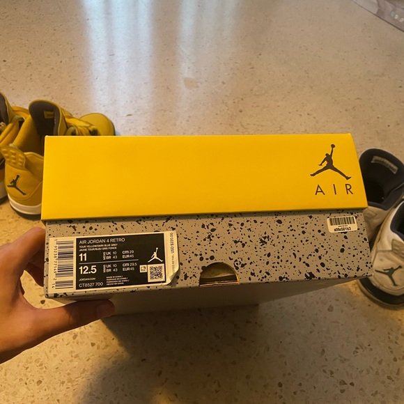 Jordan 4 Lightning - Picture 3 of 4